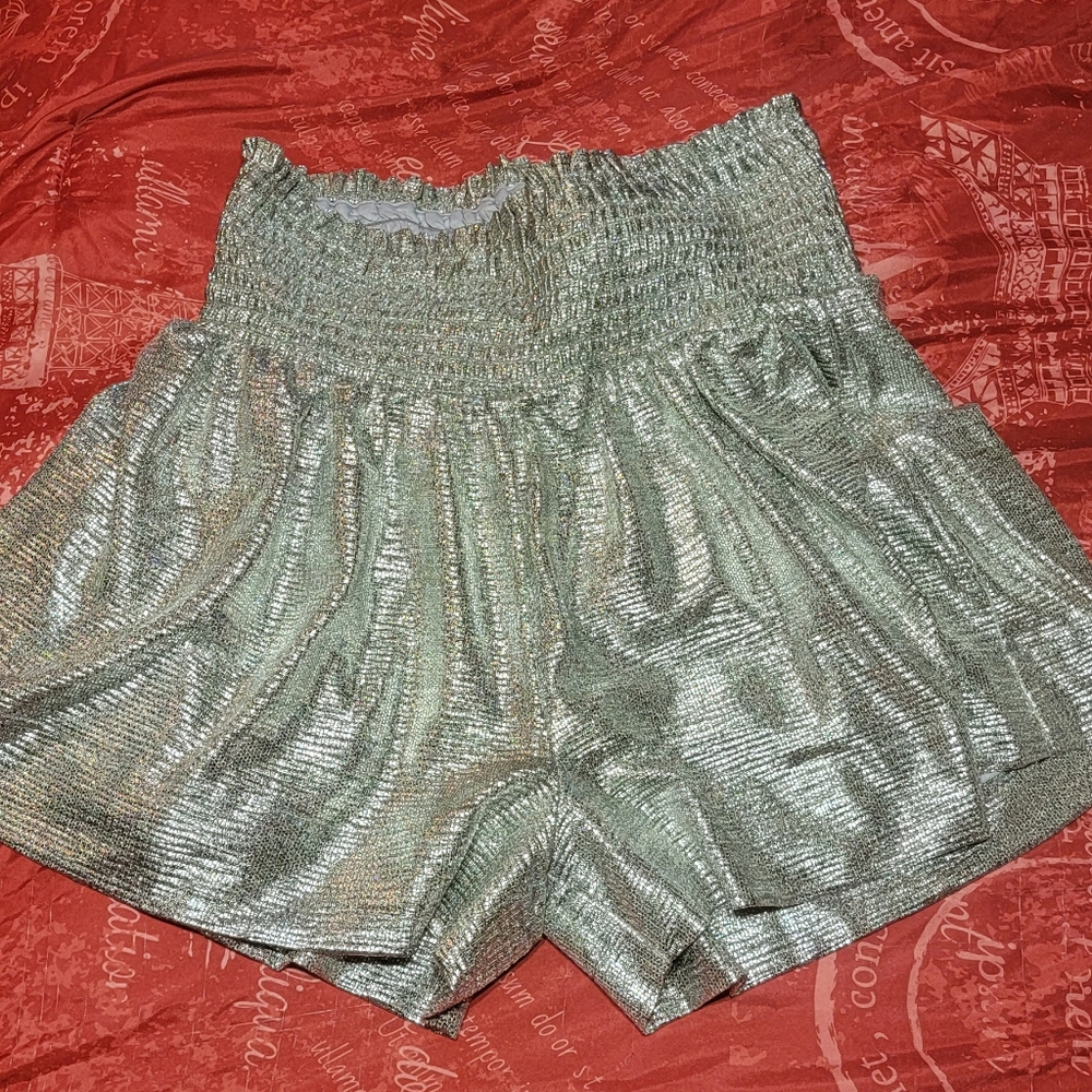 Zenana dress shorts size medium silver